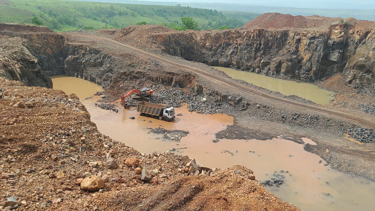 Wide view of the quarry pit