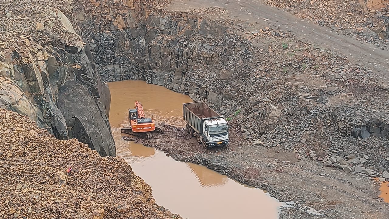 Aggregate dispatch for a road contract near Chakan